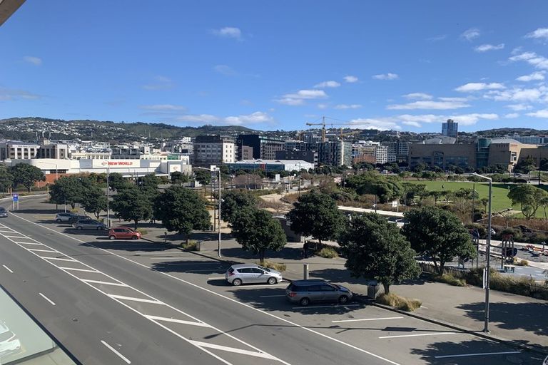 Photo of property in Aqua, 7/74 Oriental Parade, Oriental Bay, Wellington, 6011