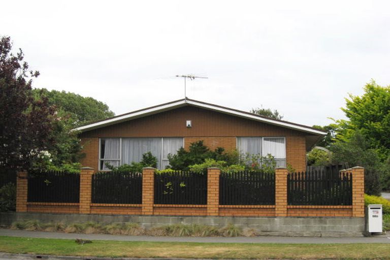 Photo of property in 2/68 Nortons Road, Avonhead, Christchurch, 8042