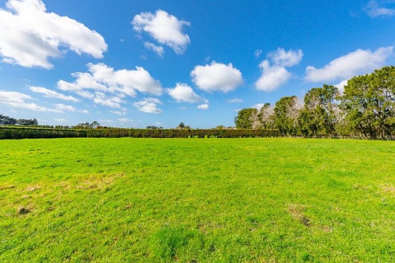 Photo of property in 42 Taupaki Road, Taupaki, 0782