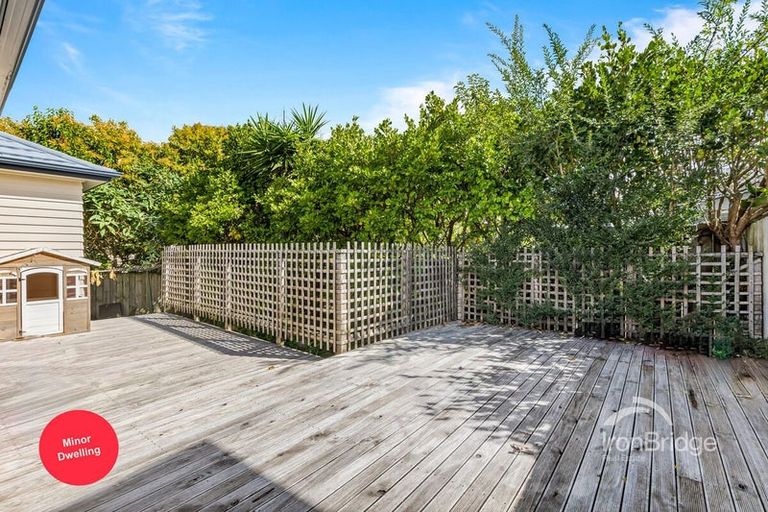 Photo of property in 71 Kemp Road, Massey, Auckland, 0614