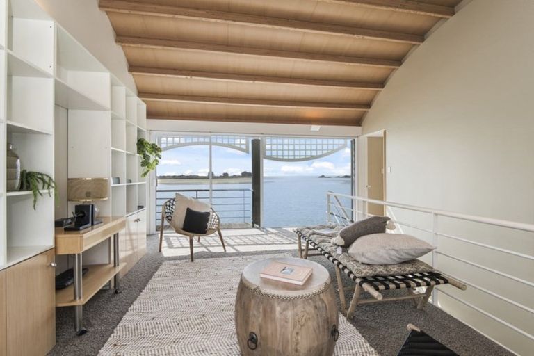 Photo of property in 135 Main Road, Redcliffs, Christchurch, 8081