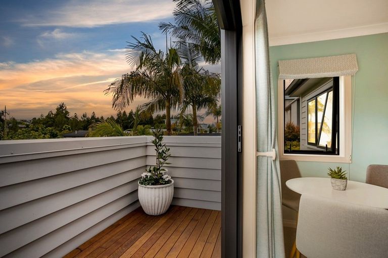 Photo of property in 73j Park Rise, Campbells Bay, Auckland, 0630