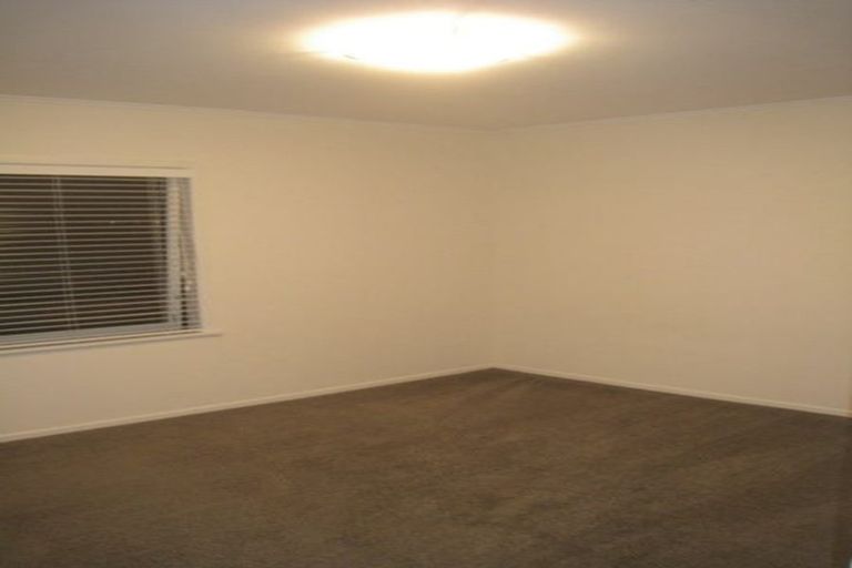 Photo of property in 25 Universal Drive, Henderson, Auckland, 0610