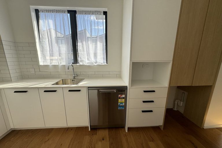 Photo of property in 15 Mahalo Avenue, Wiri, Auckland, 2104