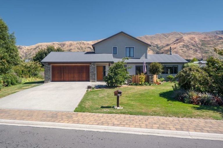 Photo of property in 19 Stonebrook Drive, Wanaka, 9305