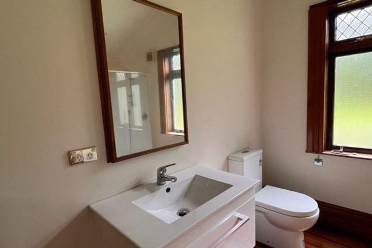 Photo of property in 140a Upper Fitzherbert Road, Wainuiomata, Lower Hutt, 5373