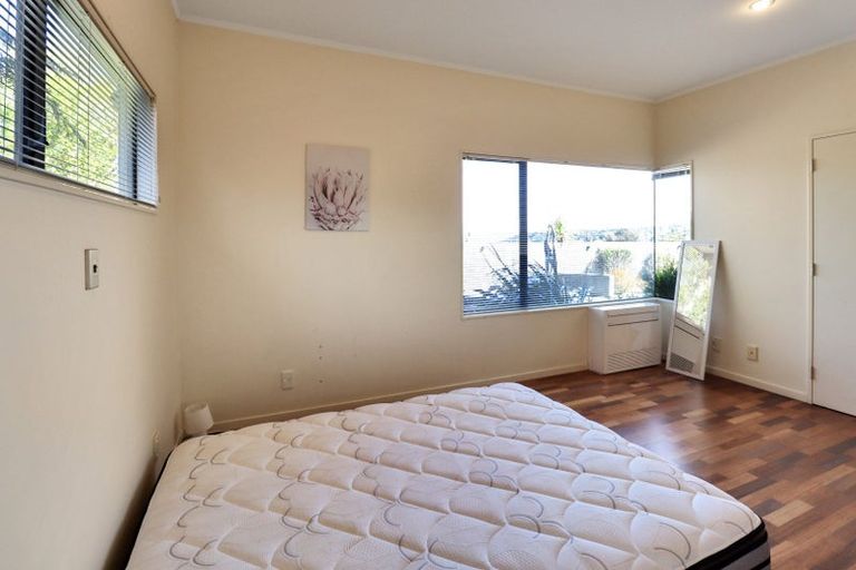 Photo of property in 122 Viewmont Drive, Harbour View, Lower Hutt, 5010