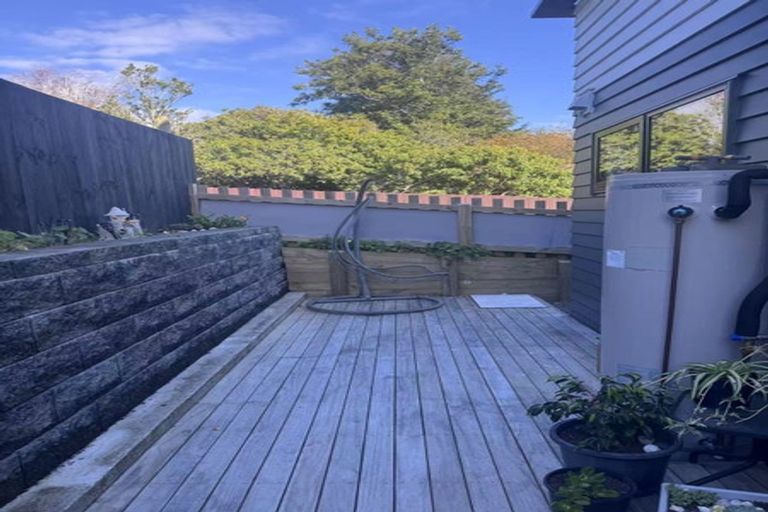 Photo of property in 3/16 Buisson Glade, West Harbour, Auckland, 0618