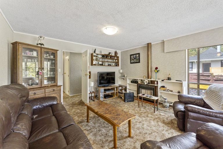 Photo of property in 11 Amber Grove, Birchville, Upper Hutt, 5018