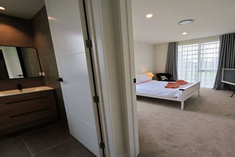 Photo of property in 8 Marlborough Crescent, Hobsonville, Auckland, 0616