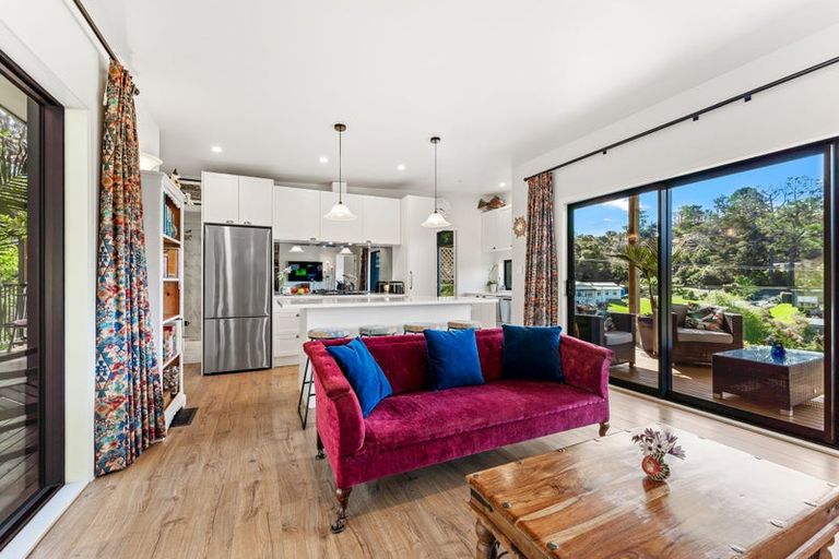 Photo of property in 5b Hobbs Road, Matakatia, Whangaparaoa, 0930