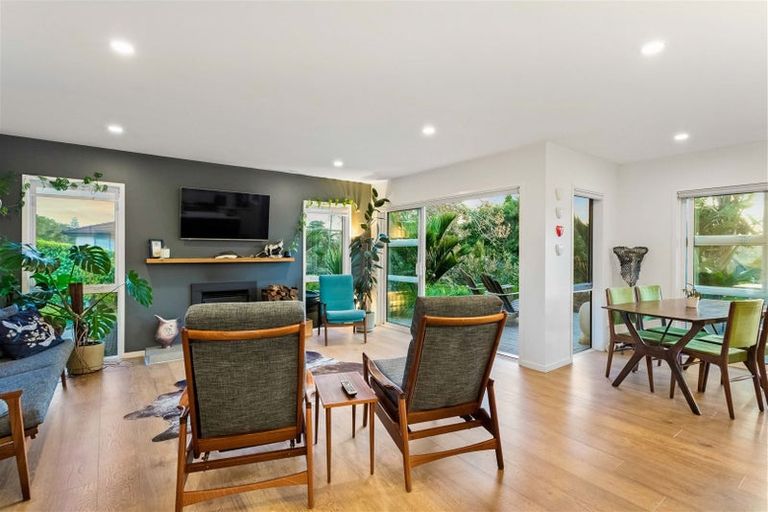 Photo of property in 2 Miran Lane, Red Beach, 0932