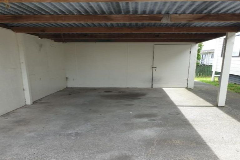 Photo of property in 2/27 Templeton Place, Clendon Park, Auckland, 2103