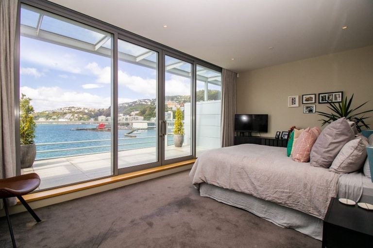 Photo of property in Clyde Quay Wharf, 3b/5 Clyde Quay Wharf, Te Aro, Wellington, 6011