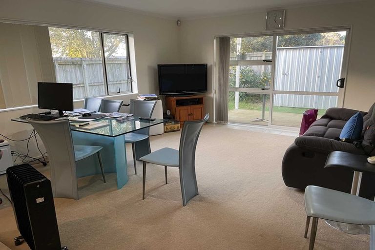 Photo of property in 2 Cathcart Close, Pukekohe, 2120