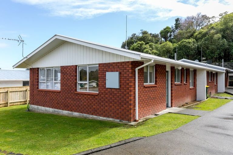 Photo of property in 36 Cumberland Street, Merrilands, New Plymouth, 4312