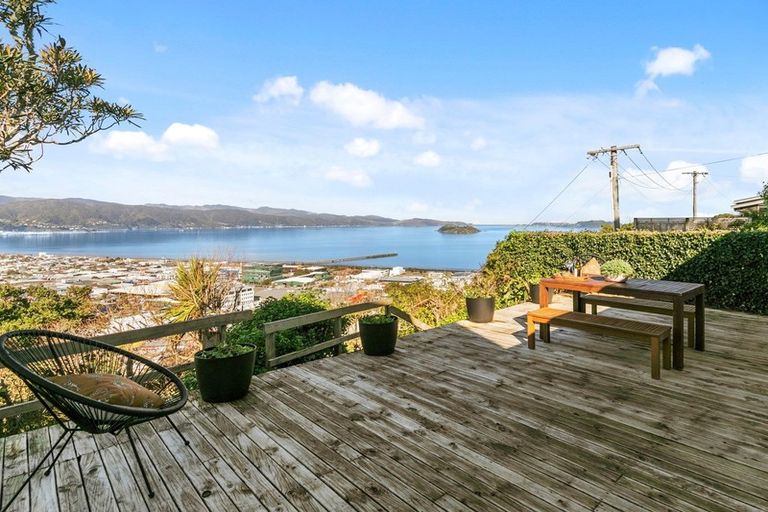 Photo of property in 30 Singers Road, Korokoro, Lower Hutt, 5012