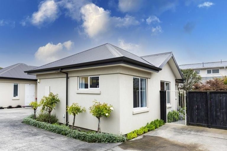 Photo of property in 4/6 Kauri Street, Riccarton, Christchurch, 8041