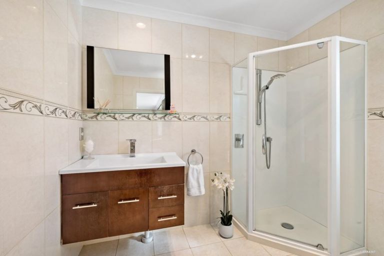 Photo of property in 15 Ina Ville Drive, Pukekohe, 2120