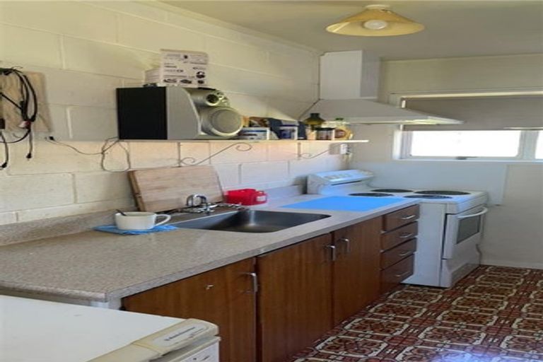 Photo of property in 1 Kenton Lane, Mangere, Auckland, 2022