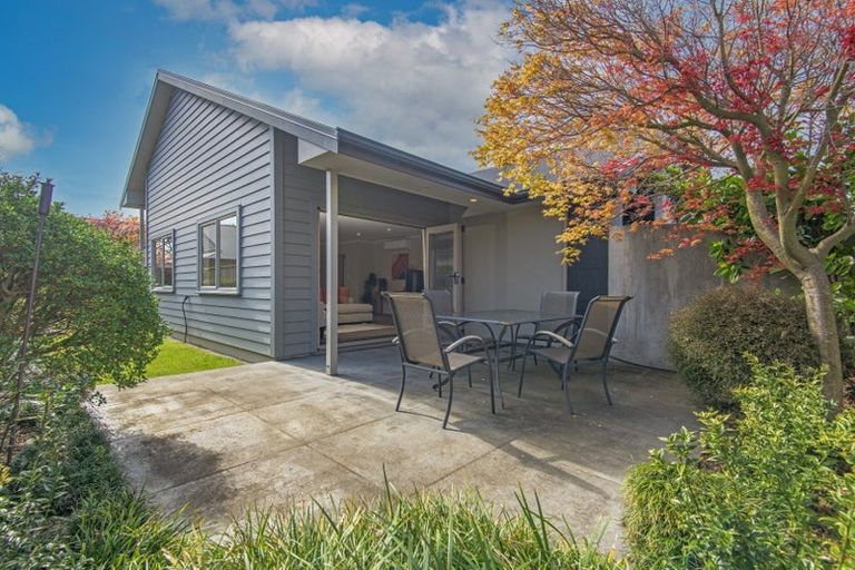 Photo of property in 12 Cloake Way, Palmerston North, 4414