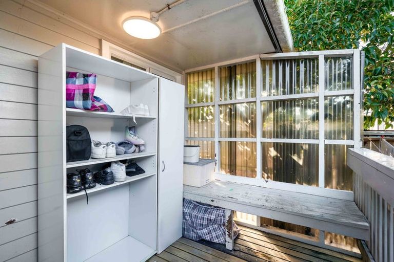 Photo of property in 8 Martin Road, Manurewa, Auckland, 2102