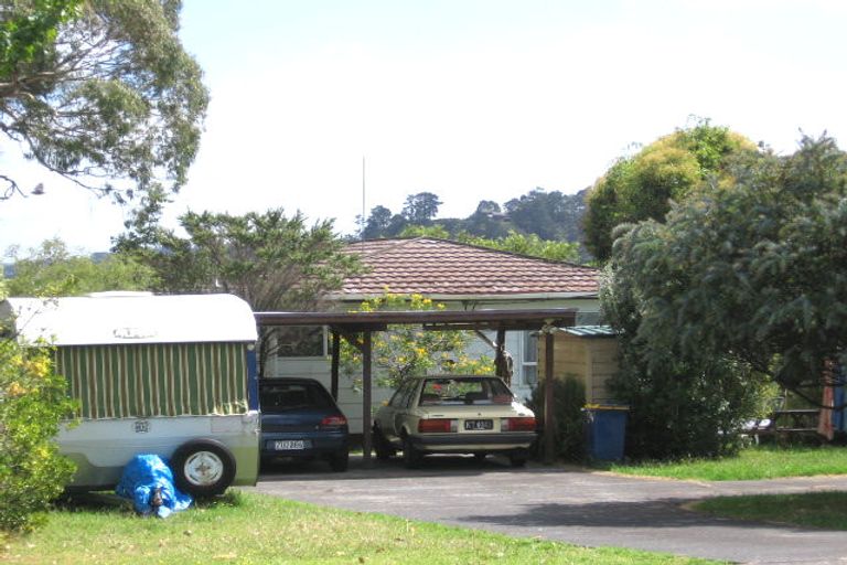 Photo of property in 1/29 Dakota Avenue, Beach Haven, Auckland, 0626