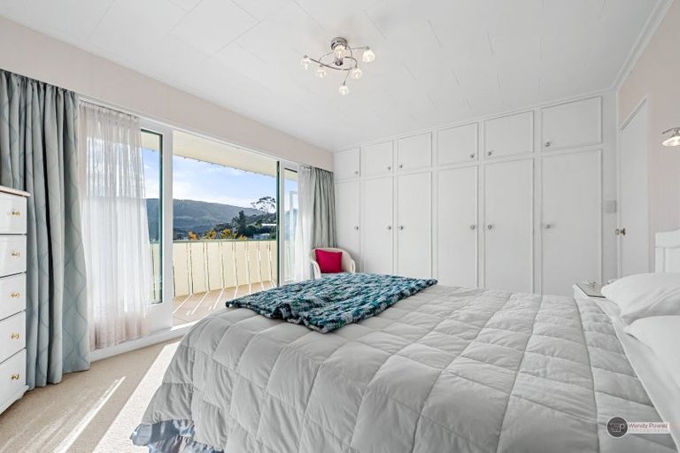 Photo of property in 33 James Grove, Stokes Valley, Lower Hutt, 5019