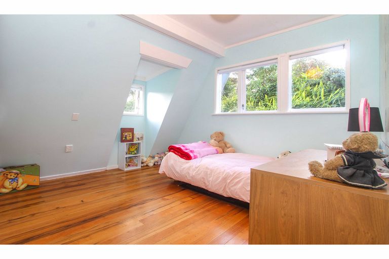Photo of property in 120 Park Hill Road, Birkenhead, Auckland, 0626