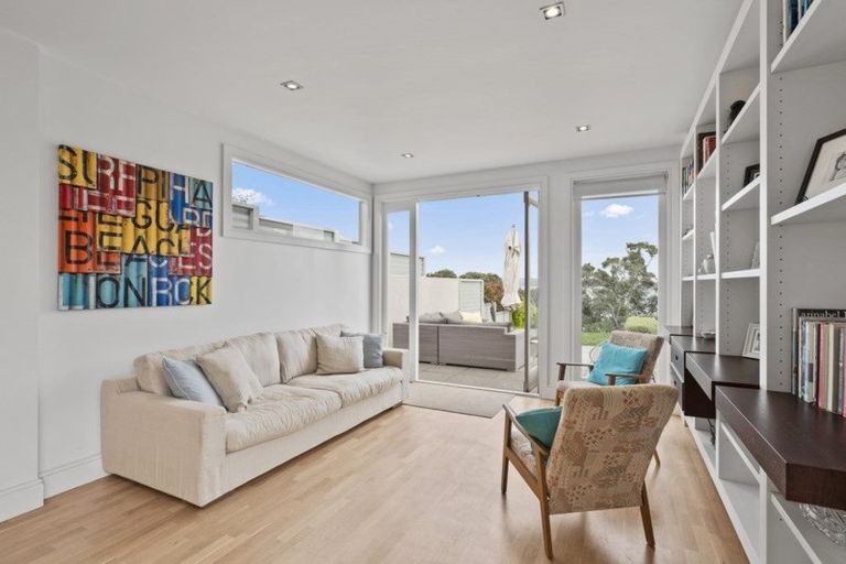 Photo of property in 48 Queen Street, Northcote Point, Auckland, 0627