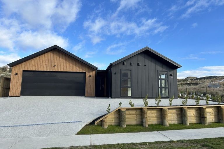 Photo of property in 6 Friesian Close, Jacks Point, 9371