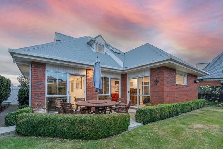 Photo of property in 99 Avonhead Road, Avonhead, Christchurch, 8042