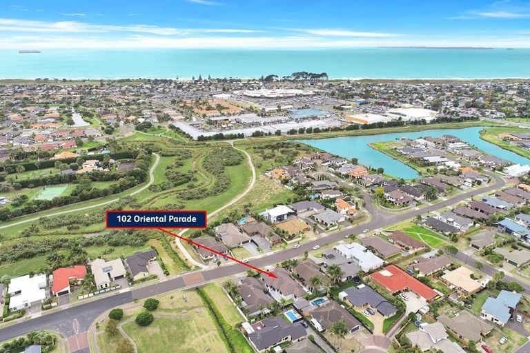Photo of property in 102 Oriental Parade, Papamoa Beach, Papamoa, 3118