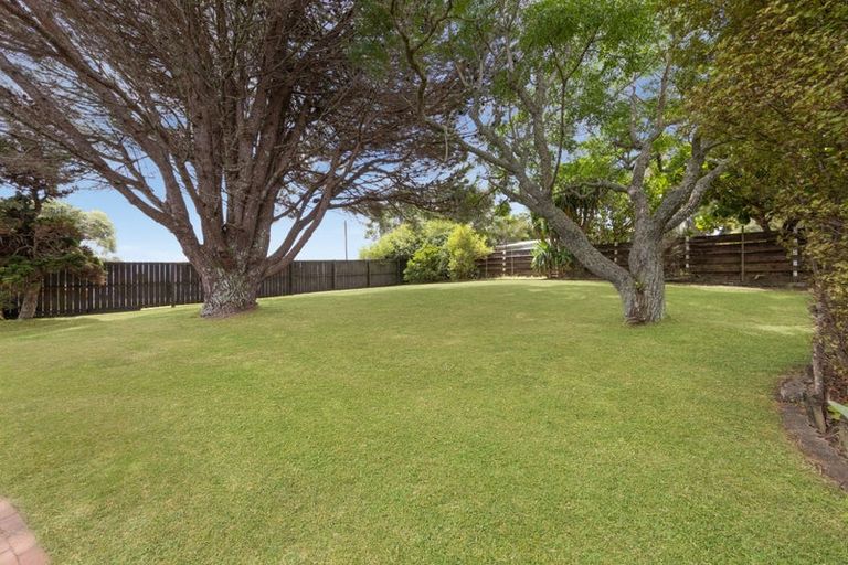 Photo of property in 1070 Scenic Drive North, Swanson, Auckland, 0816