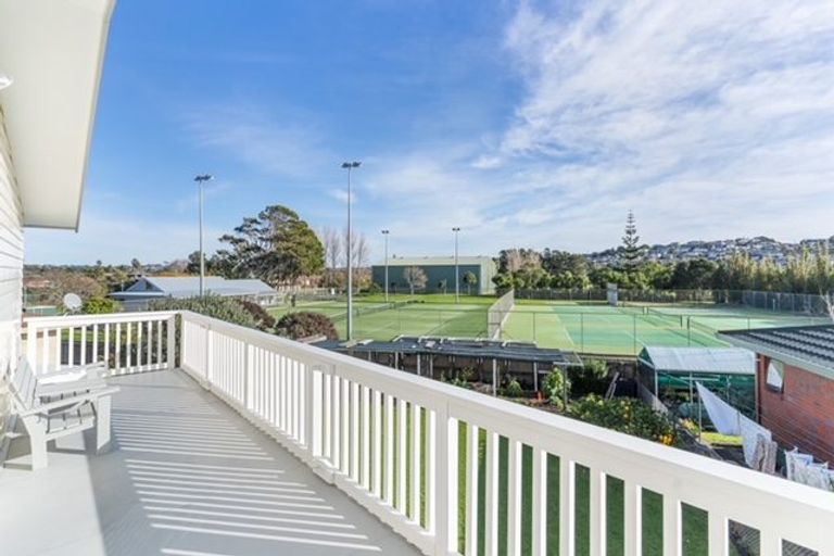 Photo of property in 220 Centreway Road, Orewa, 0931