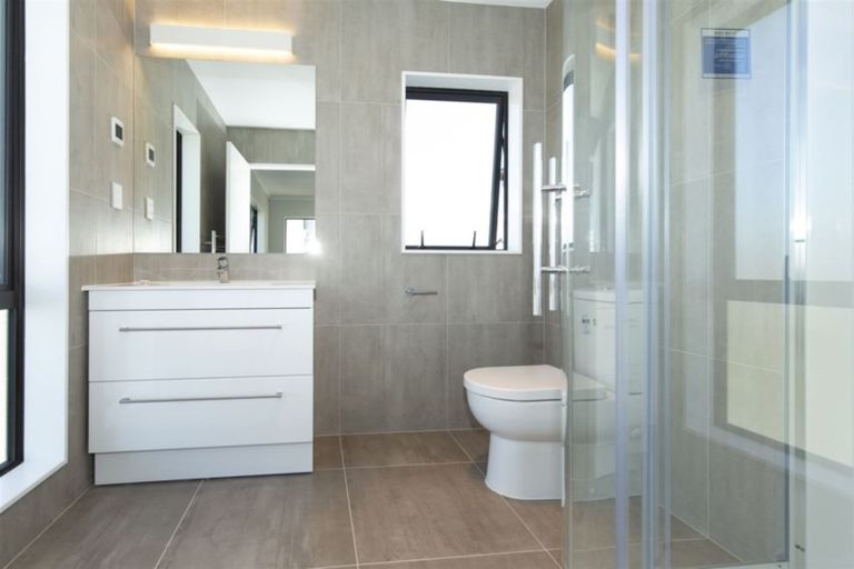 Photo of property in 104 Godfrey Drive, Orewa, 0931