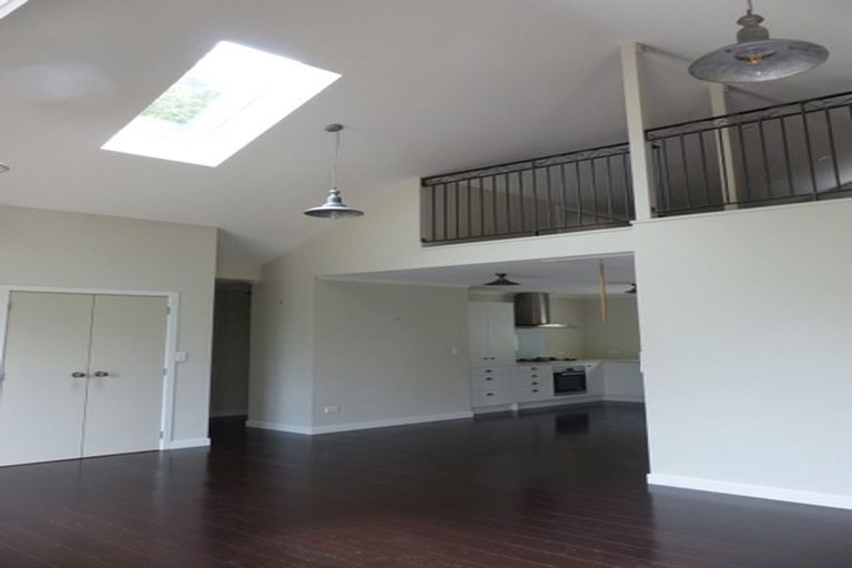 Photo of property in 19 Kakariki Grove, Waikanae, 5036