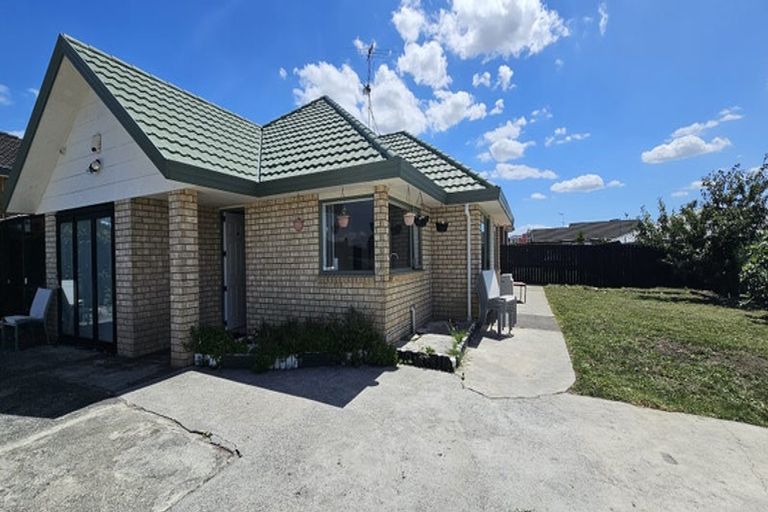Photo of property in 28 Robert Ross Place, Clendon Park, Auckland, 2103