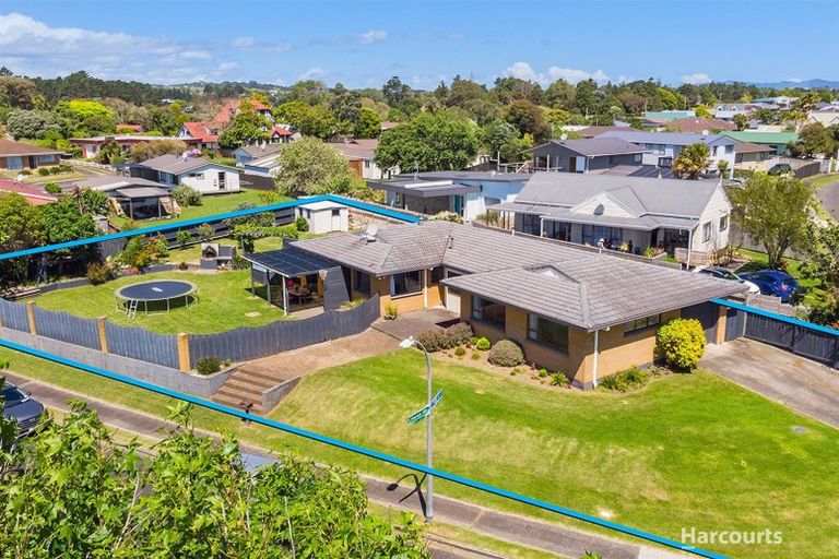 Photo of property in 3 Harbour Crest Drive, Waiuku, 2123