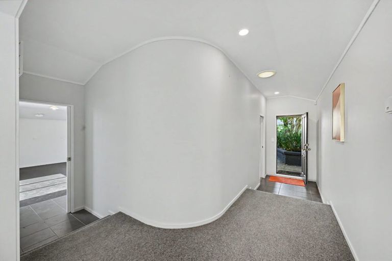 Photo of property in 30 Arlette Place, Massey, Auckland, 0614