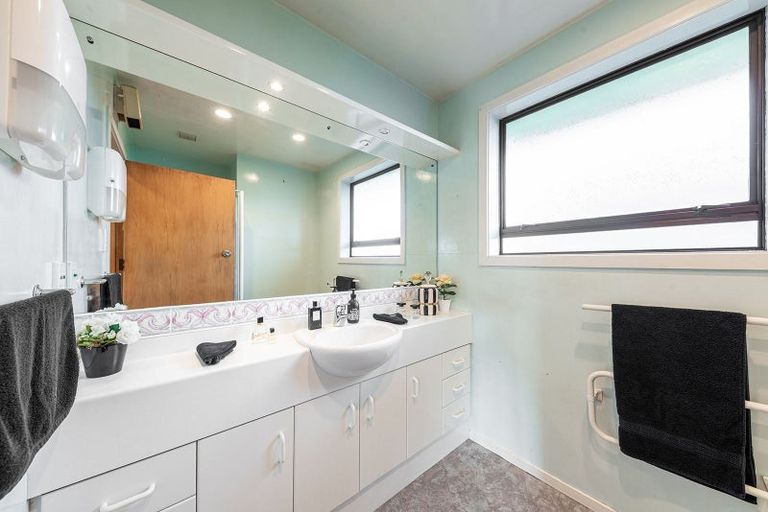 Photo of property in 100 Farrington Avenue, Bishopdale, Christchurch, 8053