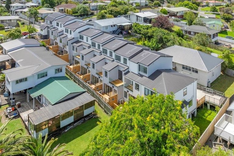 Photo of property in 4/8 Sheehan Road, Te Atatu South, Auckland, 0610