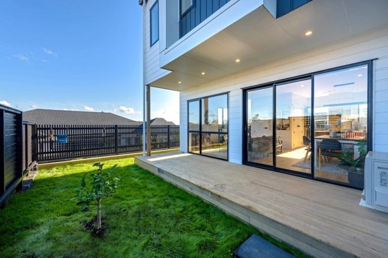 Photo of property in 12 Balthazar Road, Kumeu, 0810