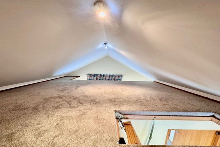 Photo of property in 2/20 Coroglen Avenue, Birkenhead, Auckland, 0626