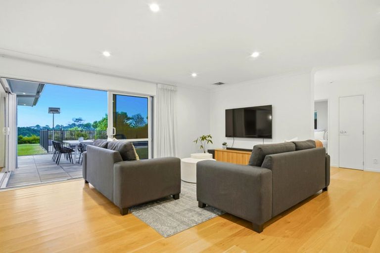 Photo of property in 343 Glenvar Road, Long Bay, Auckland, 0630