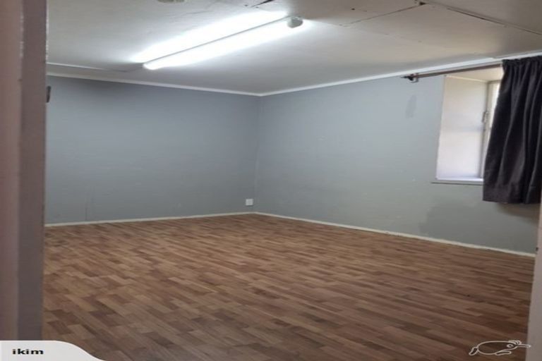 Photo of property in 35 Easton Park Parade, Glenfield, Auckland, 0629