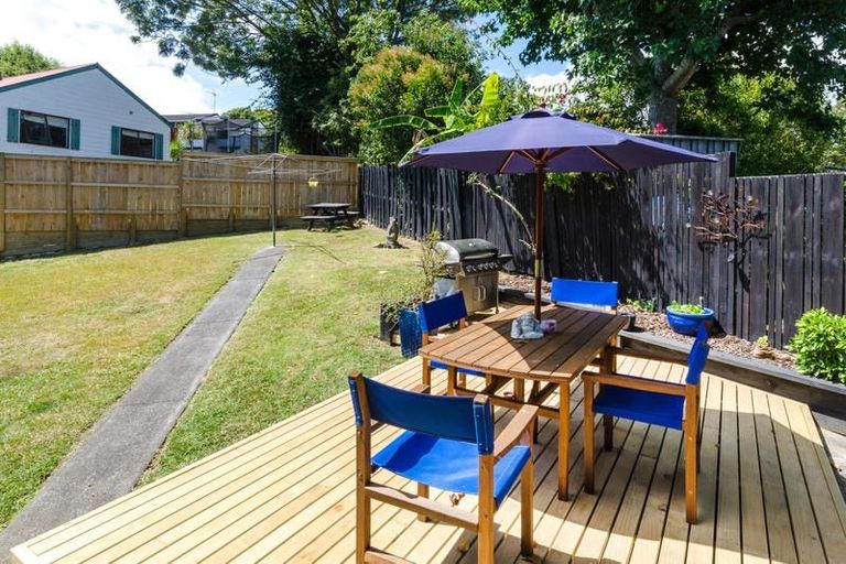 Photo of property in 14 Palmetto Place, Goodwood Heights, Auckland, 2105