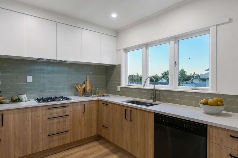 Photo of property in 17 Lancaster Road, Beach Haven, Auckland, 0626
