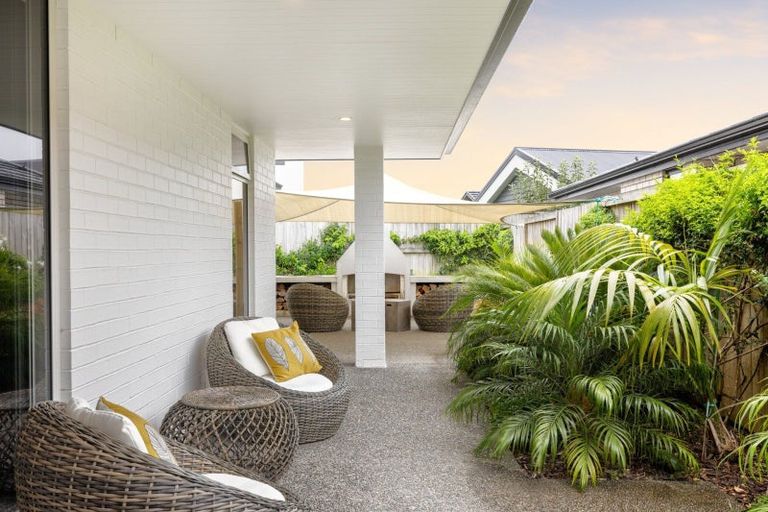 Photo of property in 5 Hanlow Place, Pyes Pa, Tauranga, 3112