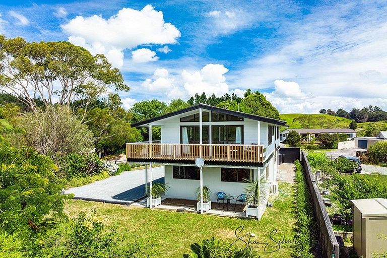 Photo of property in 4 Skelton Crescent, Paparoa, 0571